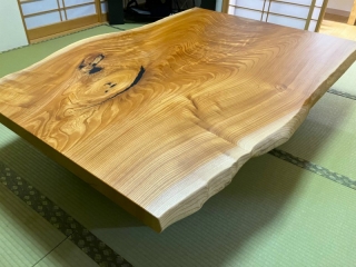 新潟市のW様邸へ168幅一枚板欅材フロアテーブルをお届けしました！