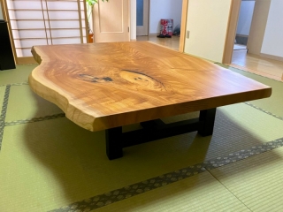 新潟市のW様邸へ168幅一枚板欅材フロアテーブルをお届けしました！