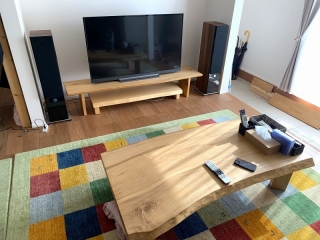 新潟市のF様邸へ180幅春楡材TVボードをお届けしました！
